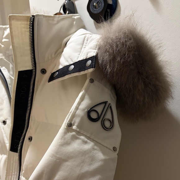 Moose Knuckles Mistaya Water Repellant - Picture 2 of 9